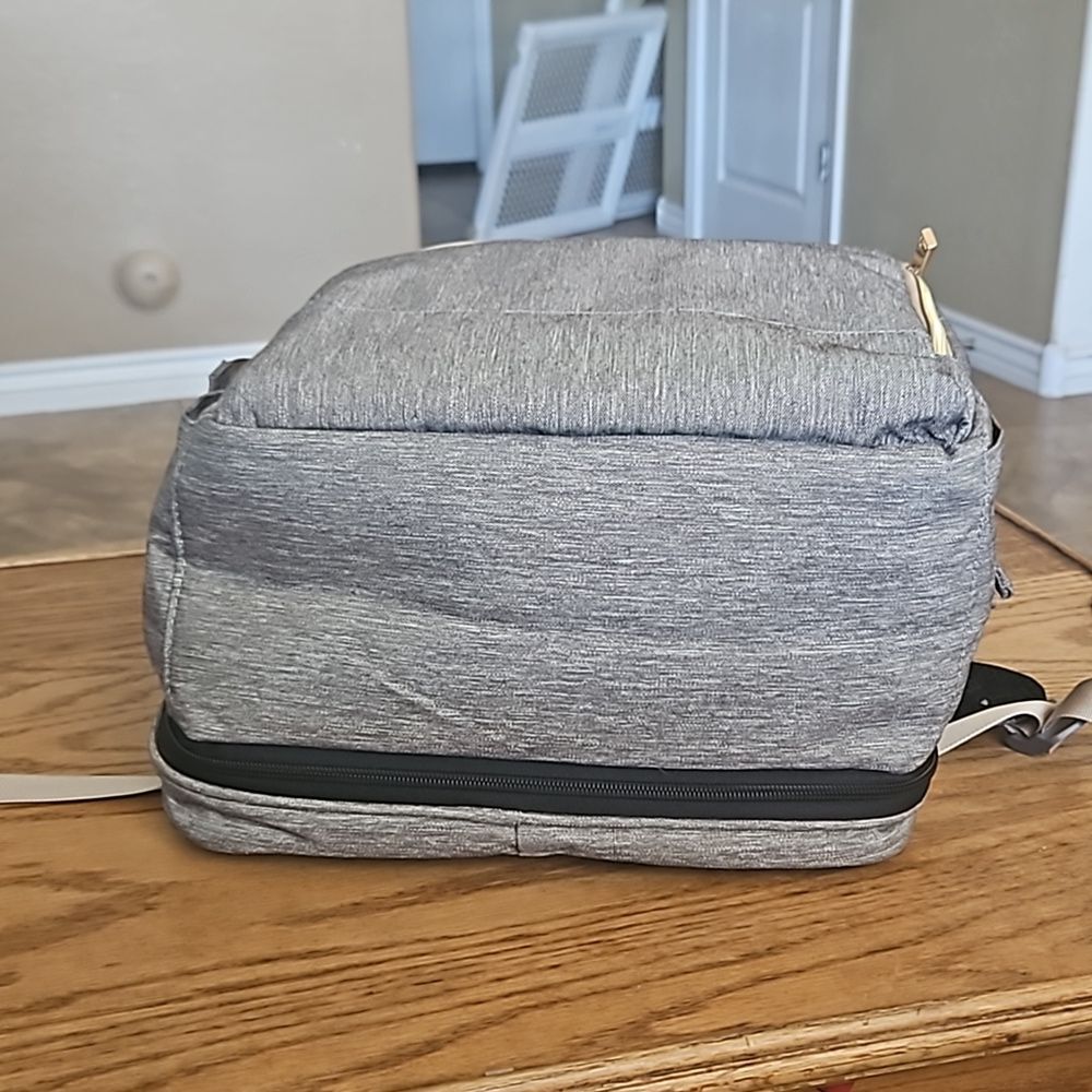 Debug Baby Diaper Bag with Built in Changing Station in Gray - Picture 5 of 15